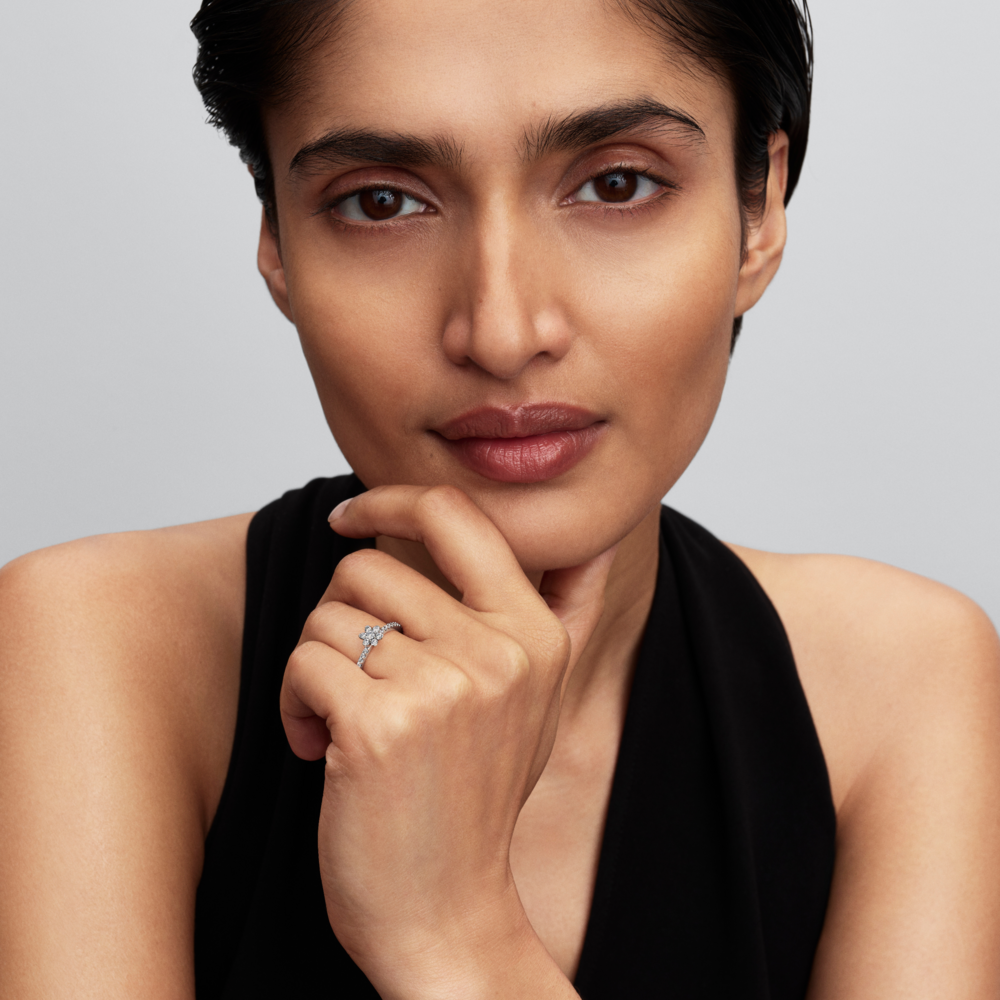 Flower sterling silver ring with clear cubic zirconia