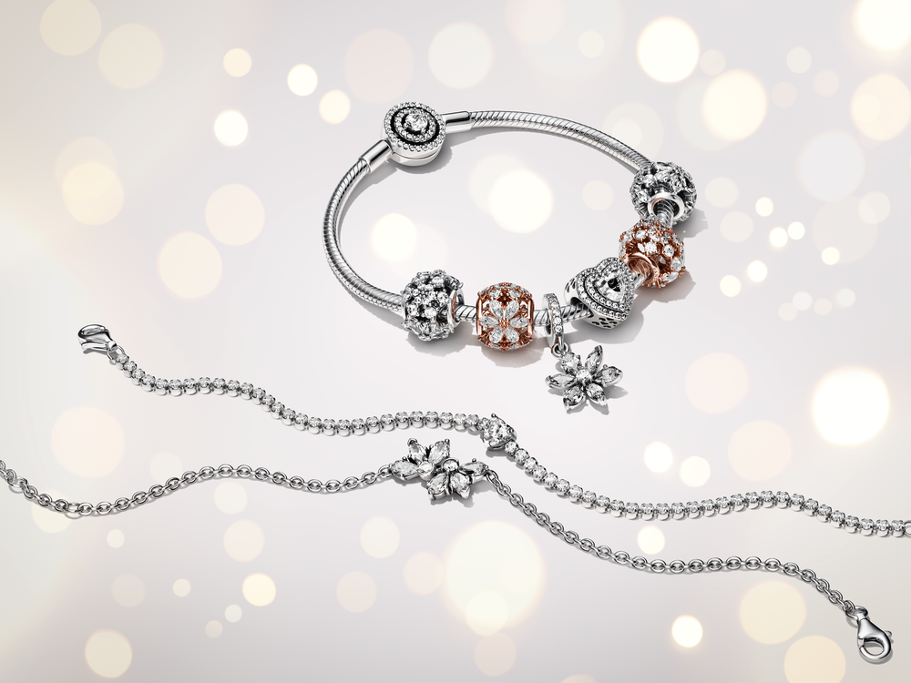 Sparkling Herbarium Cluster Round Charm