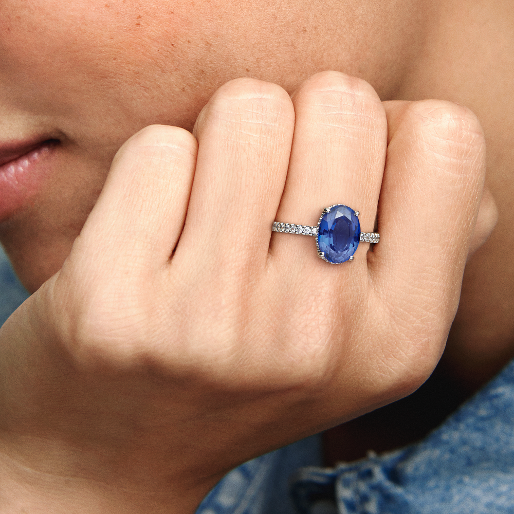 Sparkling Statement Halo Ring